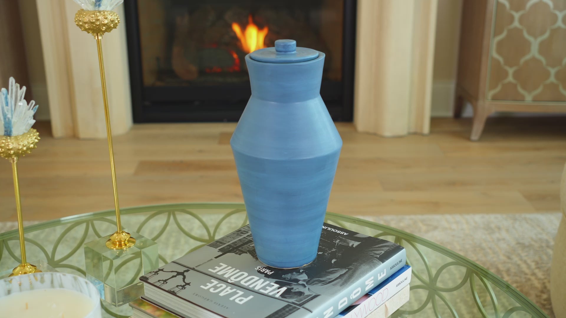 Deco Pure Sky urn with its lid, showcasing the simple design and light blue color.