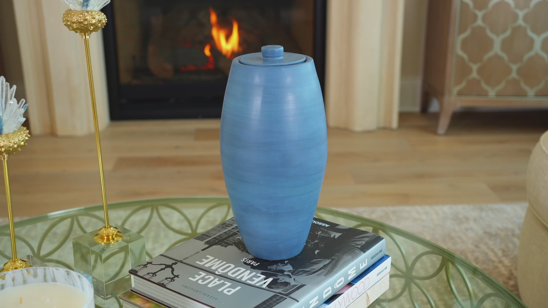 Tall urn with a smooth, curved surface and a calming blue finish. Nouveau Pure Sky.